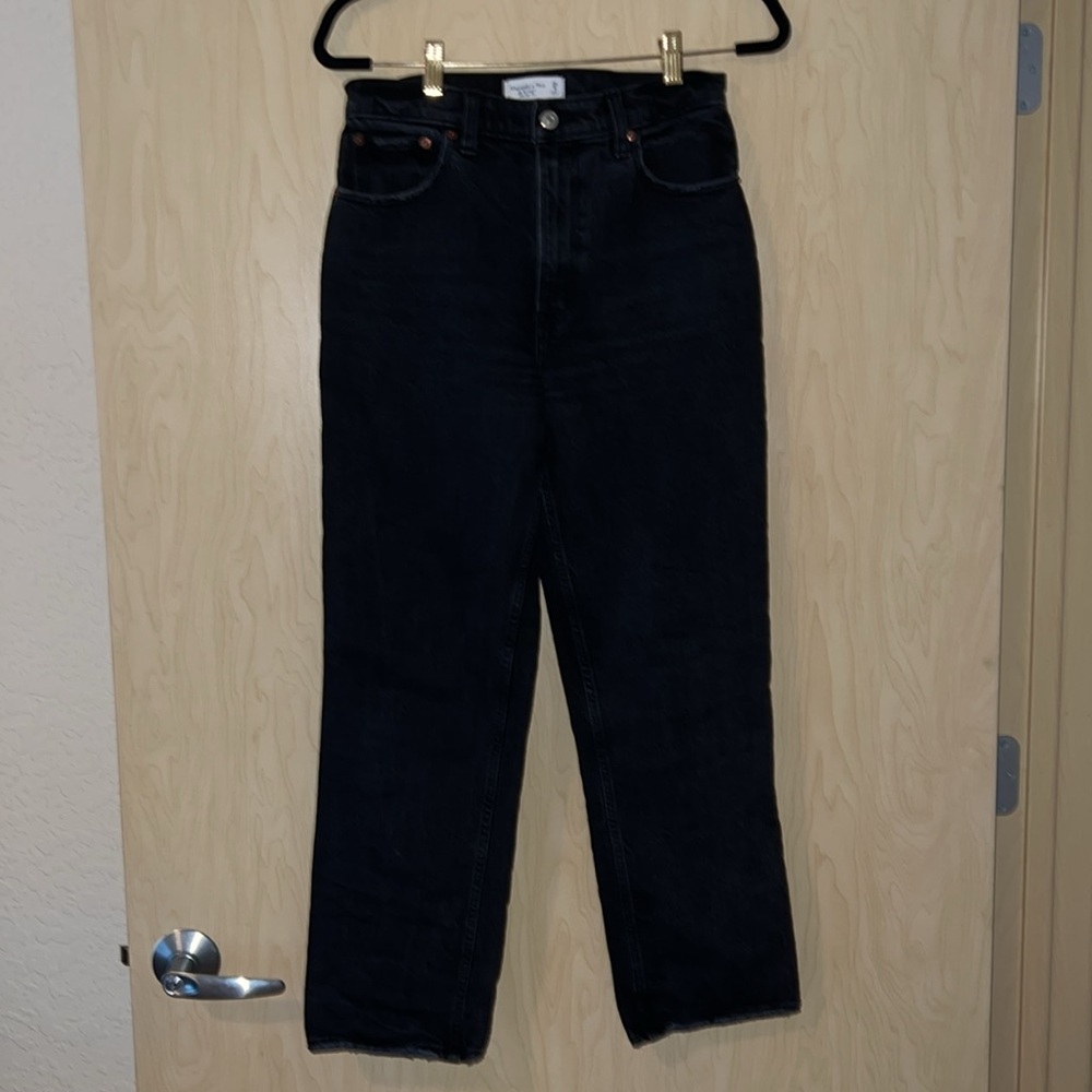 Abercrombie 90’s straight Ultra high rise, size 28, 6s
